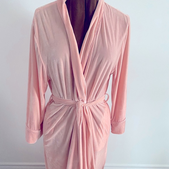 💖LA LINGERIE💖-Beautiful Rose pink robe In medium . Full length. Like new ! - Picture 3 of 16